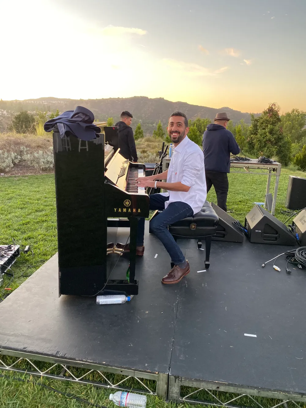 Jimmy Dushku playing Chris Martin's piano at the Bel Air fundraiser