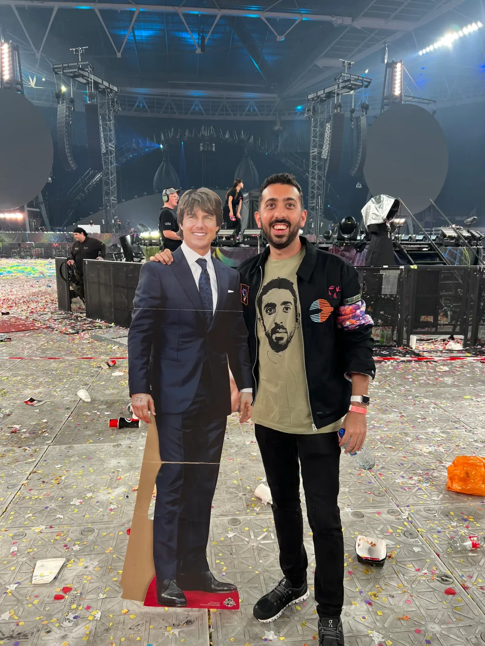 Jimmy Dushku and the cardboard Tom Cruise cutout after the Wembley show