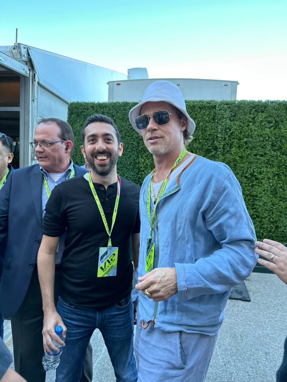 Jimmy Dushku with Brad Pitt, retaking the photo